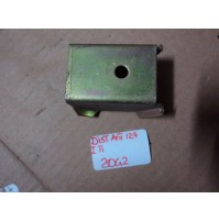 2042 - DISTANZIALE PARAURTI FIAT 127  STAFFA SUPPORTO