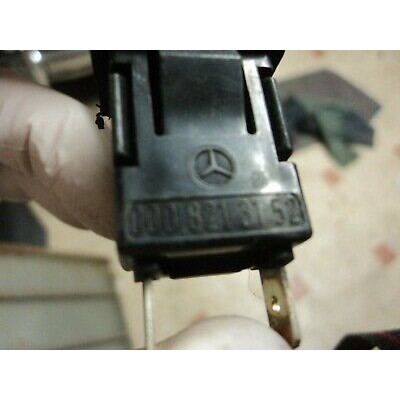 A757 - MERCEDES CLASSE S W126 - 0008213152 INTERRUTTORE STOP - 2 PIN-0