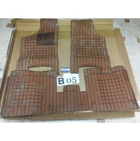 B05 - KIT SET TAPPETI IN GOMMA - MARRONI - AUDI 100 BIZANTINO