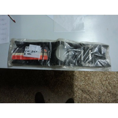 E1646 - COPRIRADIATORE VOLKSWAGEN GOLF 4 FARI 