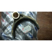 E2572 -- 7628381 FORCELLA SELEZIONE 5° MARCIA LANCIA DELTA THEMA CROMA FIAT 