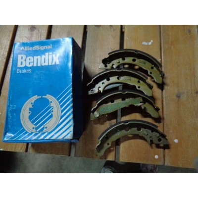 M10421 - KIT SERIE GANASCE FRENI AUDI 80 VW PASSAT GOLF POLO SCIROCCO 361216