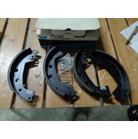 M10465 - KIT SERIE GANASCE FRENI 325595 PEUGEOT 204 304 RENAULT R4