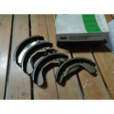 M10466 - KIT SERIE GANASCE FRENI 338490 opel KADETT VECTRA ASCONA