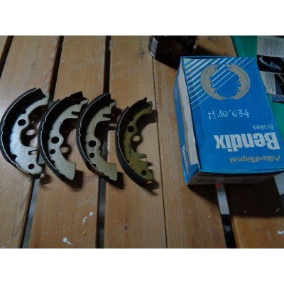 M10634 - KIT SET SERIE GANASCE FRENI 325563 RENAULT 4 R4 5 R5