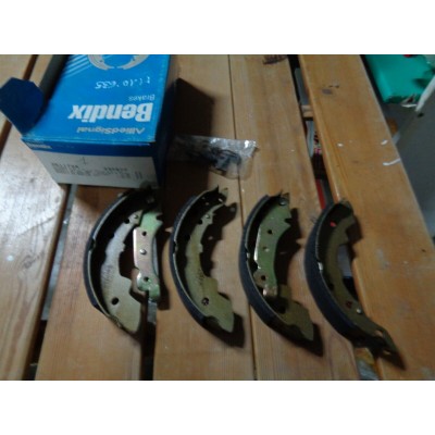 M10635 - KIT SET SERIE GANASCE FRENI 330800 CITROEN VISA PEUGEOT 104 RENAULT R4