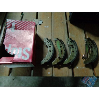 M10651 - KIT SET SERIE GANASCE FRENO 152458 AUDI 80 VW PASSATO POLO 78-90