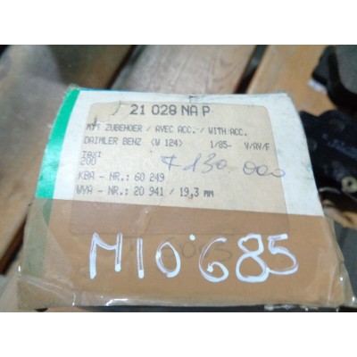 M10685 - KIT SERIE SET PATTINI PASTICCHE FRENI 21028NA MERCEDES CLASSE E W124-0