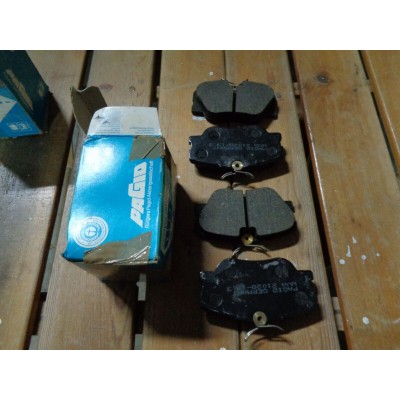 M10685 - KIT SERIE SET PATTINI PASTICCHE FRENI 21028NA MERCEDES CLASSE E W124