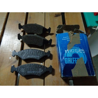 M10689 - KIT SERIE PATTINI PASTICCHE FRENI 20334391 FORD ESCORT FIESTA SIERRA