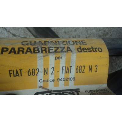 M1688i XX - GUARNIZIONE PARABREZZA FIAT 682 682 N3 N2-0